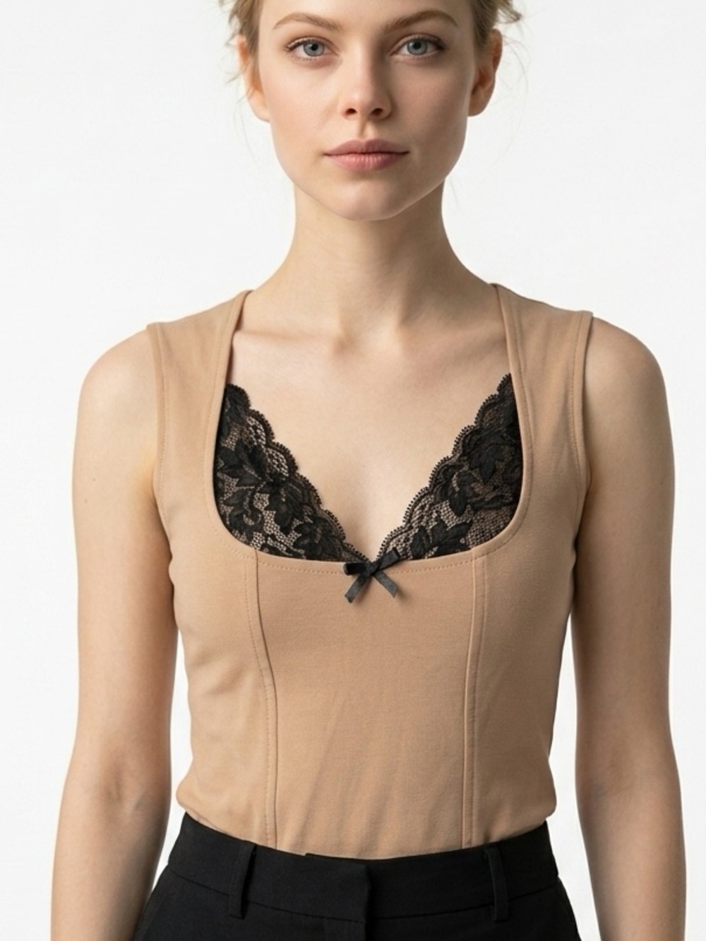 โ๏ธ4 for $20โ๏ธ Lace detail sleeveless top